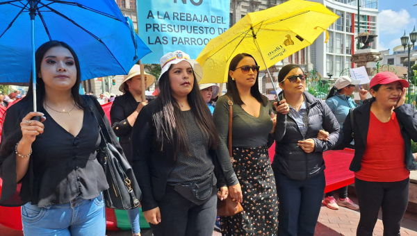 MARCHA EN CONTRA DEL RECORTE PRESUPUESTARIO